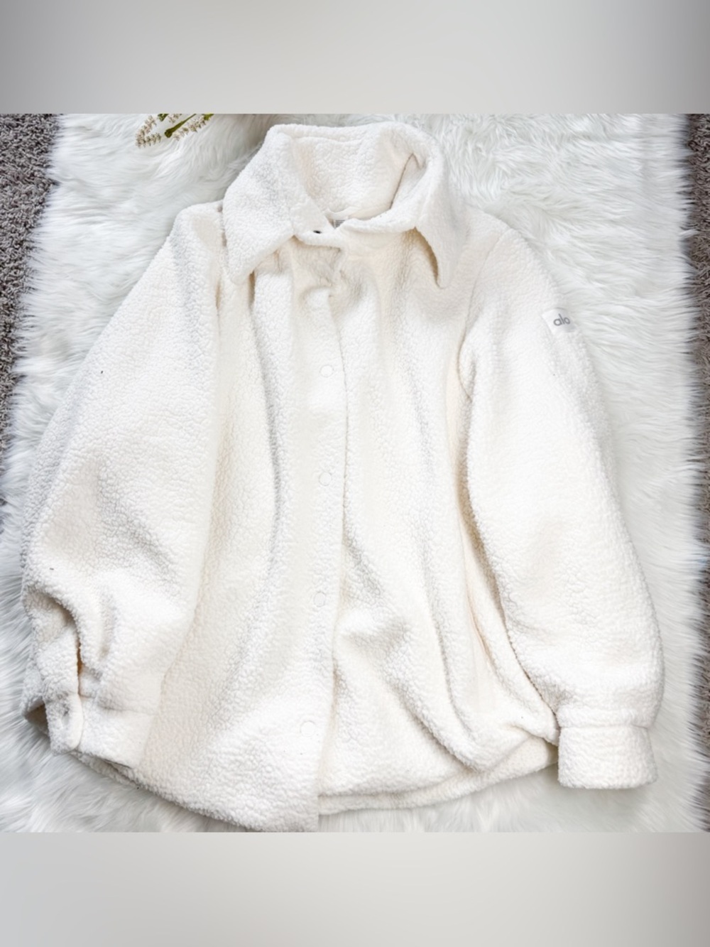ALO Yoga Micro Sherpa Envy Jacket Ivory White Fleece Shacket Medium - Picture 4 of 4